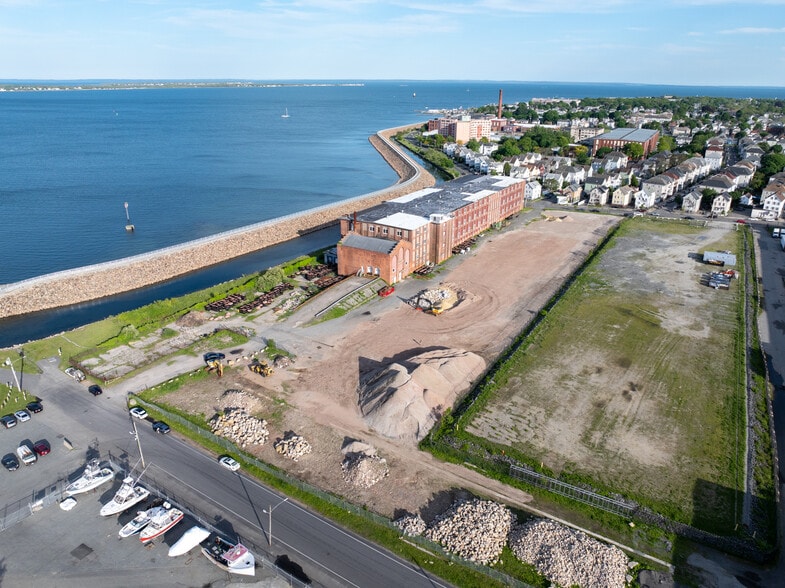 21 Cove St, New Bedford, MA à louer - Photo du bâtiment - Image 3 de 11