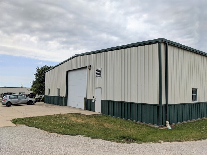 14150 Carole Dr, Bloomington, IL for lease - Building Photo - Image 3 of 13