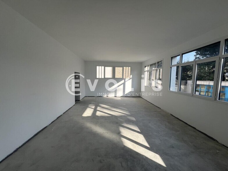 Office in Saint Maur Des Fosses for lease - Interior Photo - Image 2 of 9