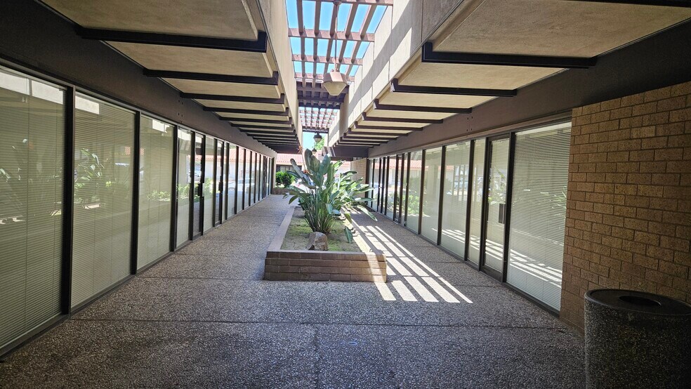 1212 W Robinhood Dr, Stockton, CA à louer - Photo du bâtiment - Image 3 de 8