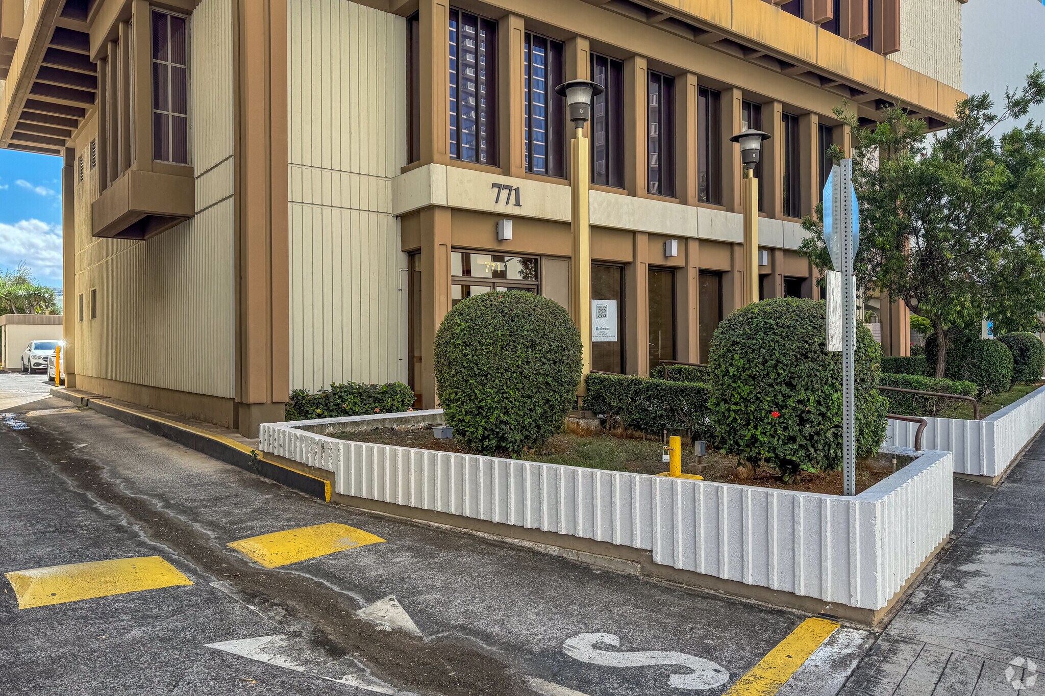 771 Amana St, Honolulu, HI for lease Building Photo- Image 1 of 10