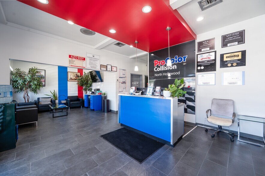 6872 Lankershim Blvd portefeuille de 3 propriétés à vendre sur LoopNet.ca - Photo du bâtiment - Image 2 de 32