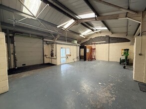 7-10 Tyn Y Bonau Rd, Pontarddulais for lease Interior Photo- Image 2 of 4