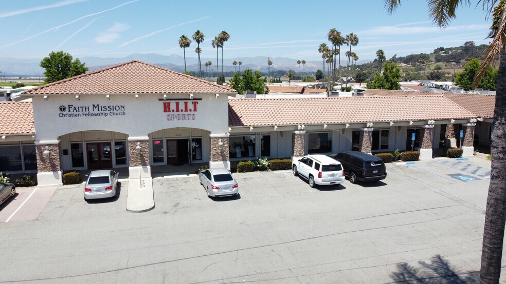 1365-1371 Del Norte Rd, Camarillo, CA for lease - Building Photo - Image 2 of 12