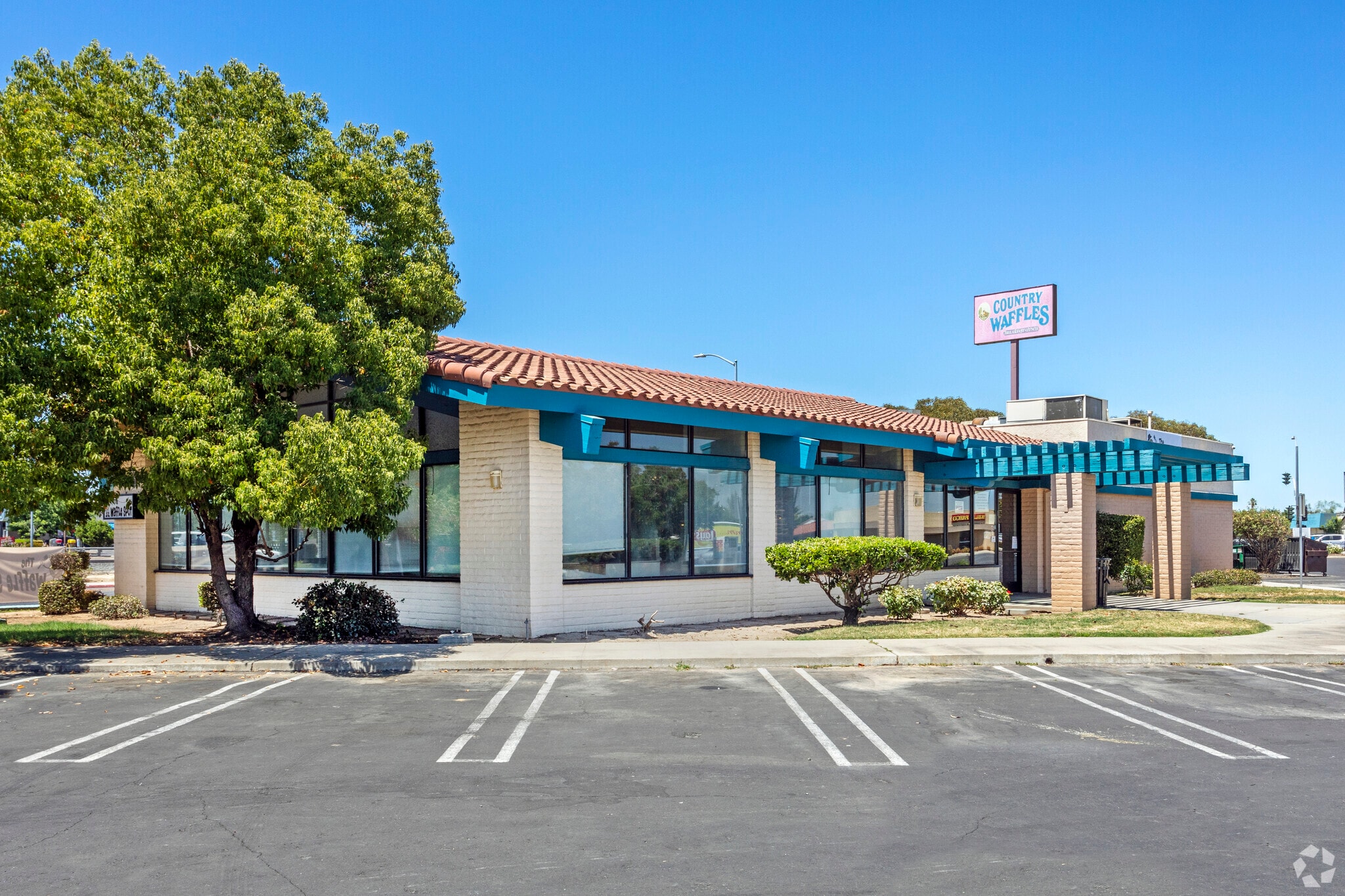1101 Country Club Dr, Madera, CA for sale Primary Photo- Image 1 of 7