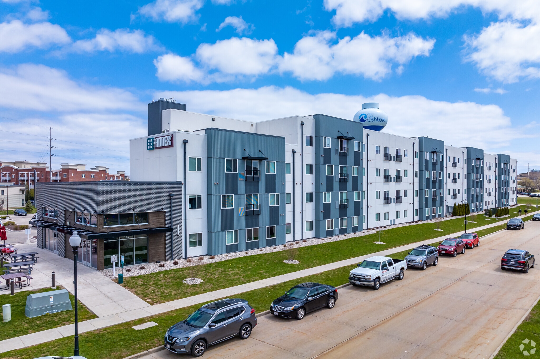 482 Marion Rd, Oshkosh, WI for sale Primary Photo- Image 1 of 41