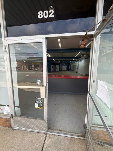 802 Van Houten Ave, Clifton, NJ à louer - Photo du bâtiment - Image 3 de 11