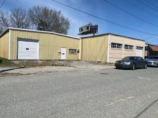 421 Station St, Cranston, RI à vendre - Photo du bâtiment - Image 1 de 8