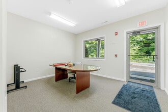 913-921 Canyon Rd, Morgantown, WV for lease Interior Photo- Image 2 of 7