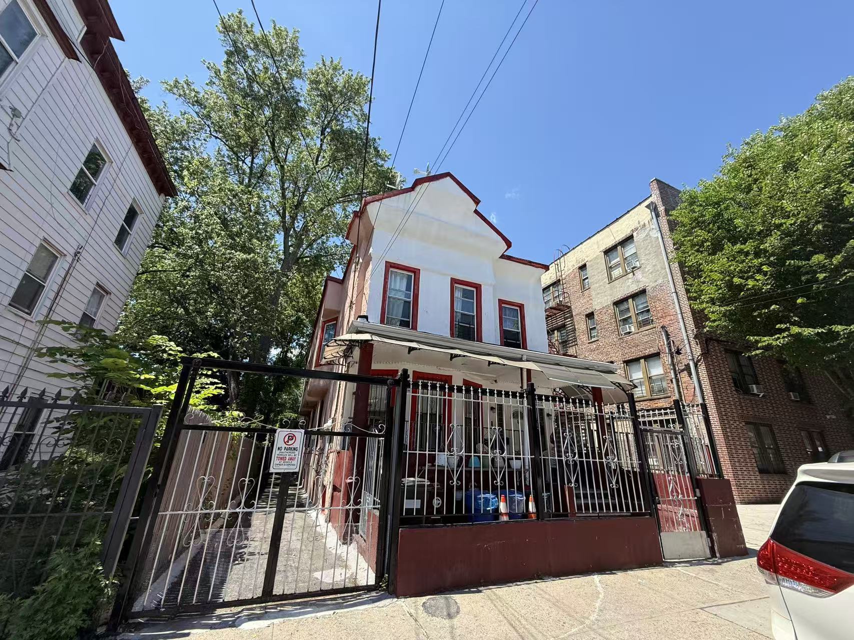 3935 Barnes Ave, Bronx, NY à vendre Photo du bâtiment- Image 1 de 10