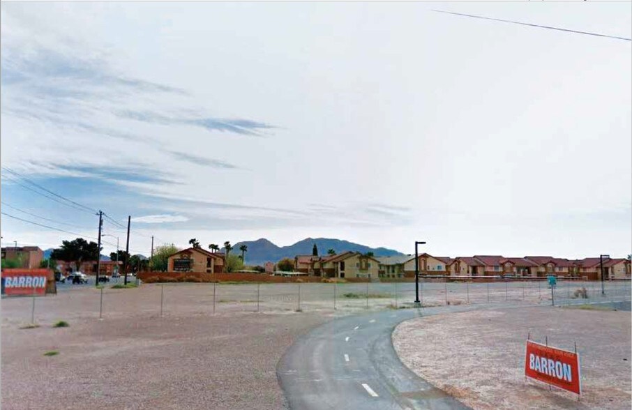 E Lake Mead Blvd, Las Vegas, NV à louer - Photo du bâtiment - Image 3 de 8