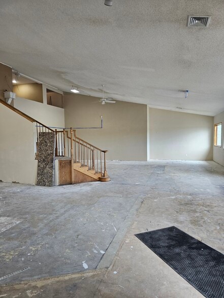 21160 W Capitol Dr, Brookfield, WI à vendre - Photo intérieure - Image 2 de 32