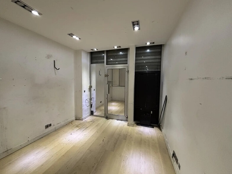 3 Avenue Parmentier, Paris for lease - Interior Photo - Image 2 of 14