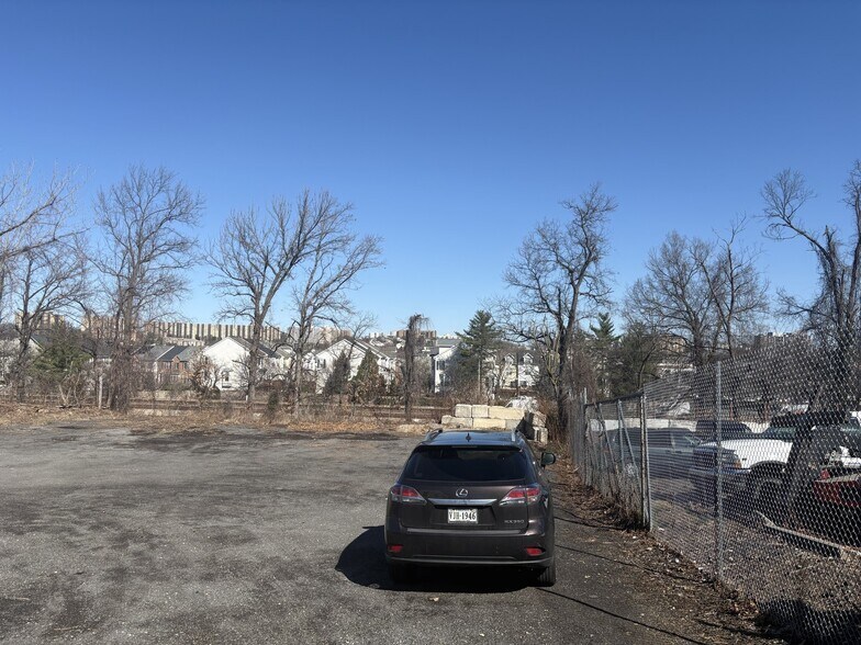 5600 Vine St, Alexandria, VA à louer - Photo du bâtiment - Image 2 de 3