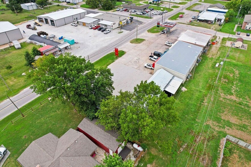 324 W Ketchum Ave, Vinita, OK for sale - Building Photo - Image 2 of 31