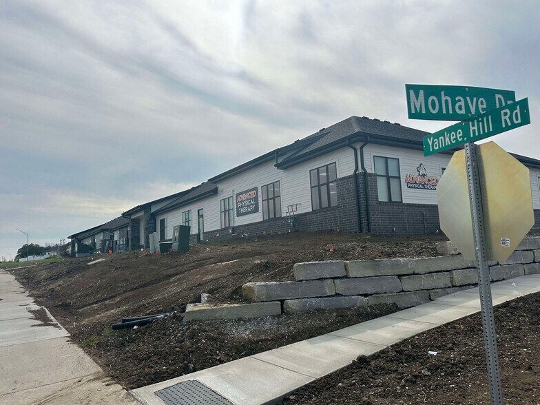 8500 Mohave Dr, Lincoln, NE à vendre - Photo du bâtiment - Image 2 de 9