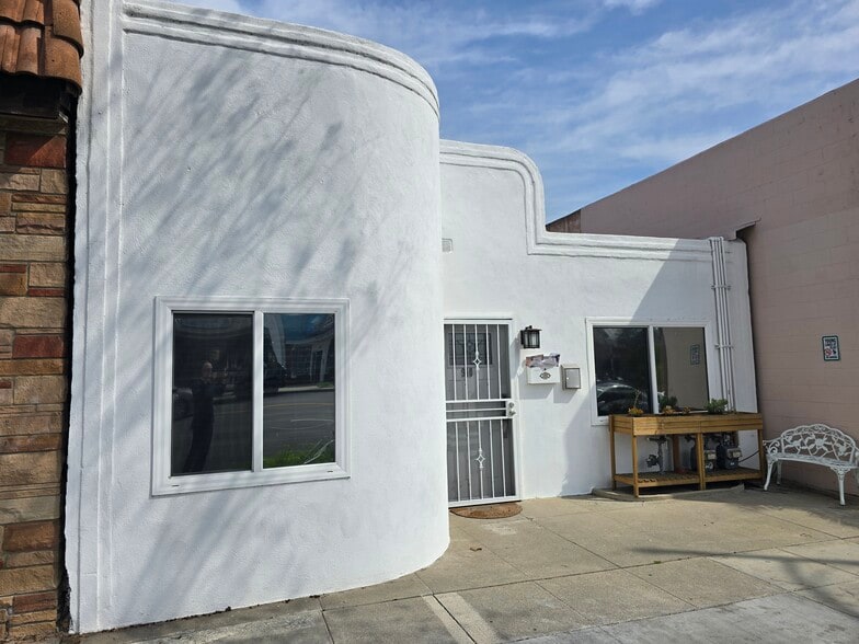 910 S Victory Blvd, Burbank, CA for lease - Primary Photo - Image 1 of 14