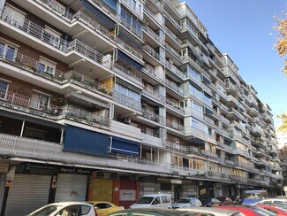 Plus de détails pour Multi-résidentiel à vendre