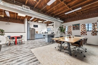 1448 E 58th Pl, Los Angeles, CA for lease Interior Photo- Image 2 of 11