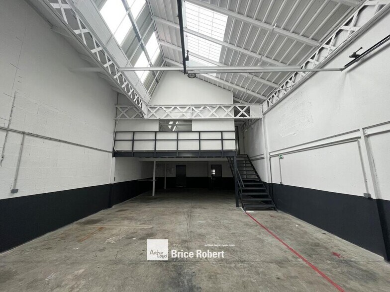 Flex in Venissieux for lease - Interior Photo - Image 3 of 5