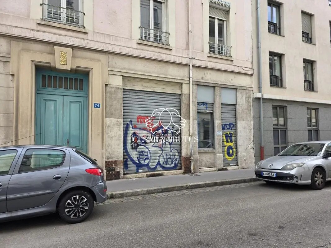 Retail in Lyon for lease Building Photo- Image 1 of 10