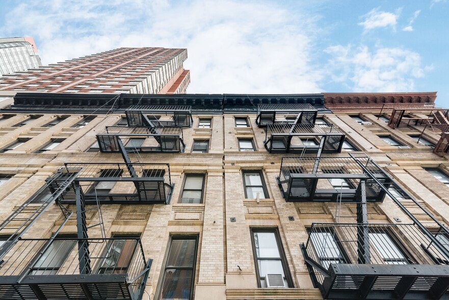 1750 - 1752 Second Avenue portfolio of 2 properties for sale on LoopNet.ca - Building Photo - Image 2 of 12