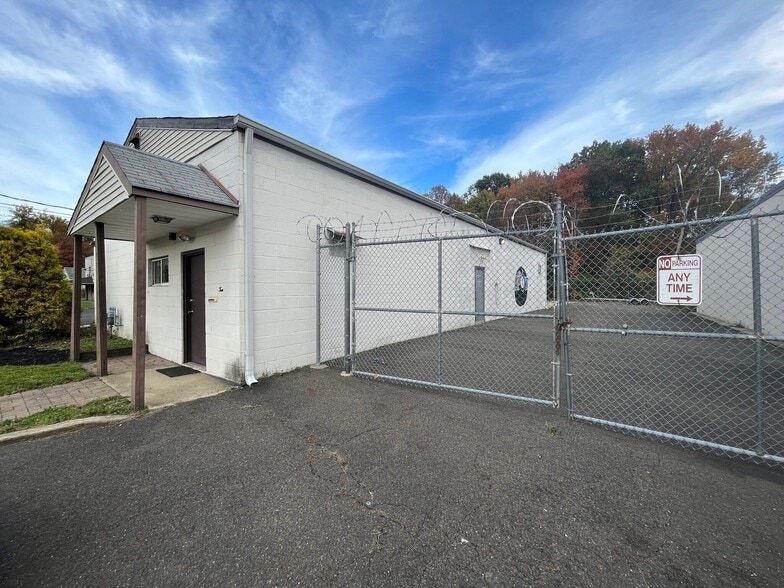10 Industry Ct, Ewing, NJ for lease - Building Photo - Image 2 of 6