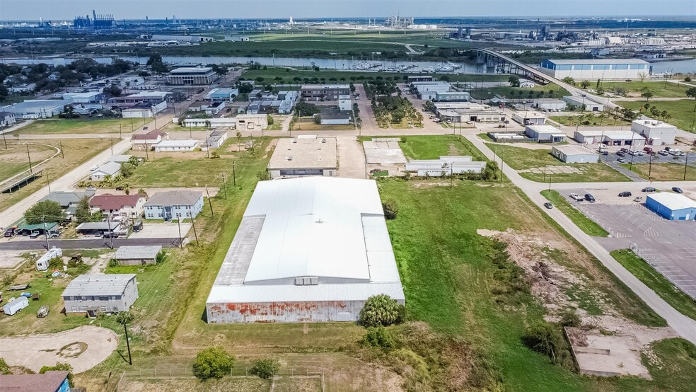 101 W 4th St, Freeport, TX for sale - Primary Photo - Image 1 of 28