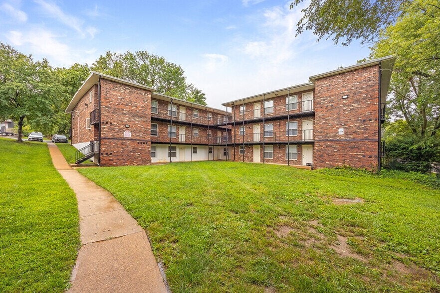 4127 Geraldine Ave, Saint Ann, MO à vendre - Photo du bâtiment - Image 1 de 19