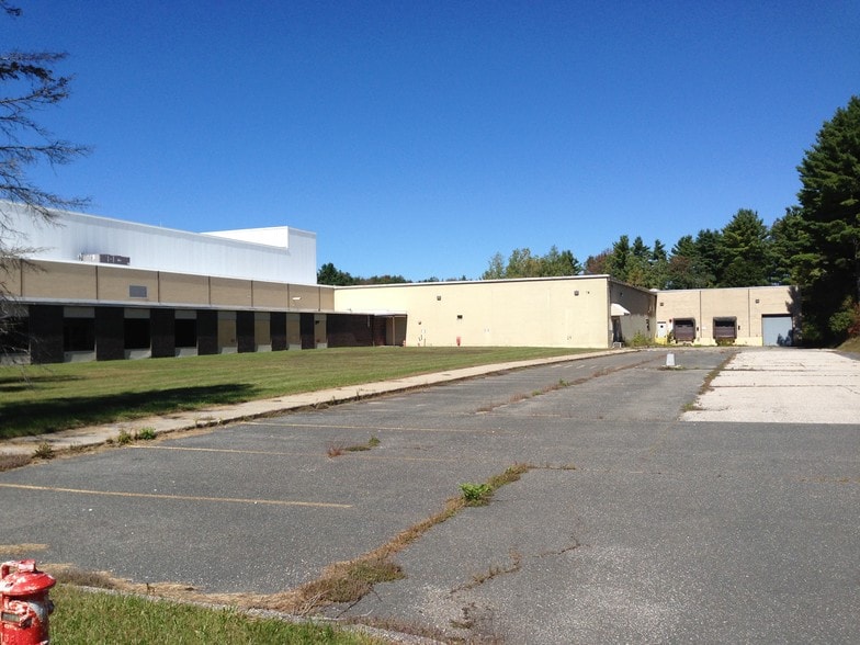 701 Greylock St, Lee, MA à louer - Photo du bâtiment - Image 3 de 18