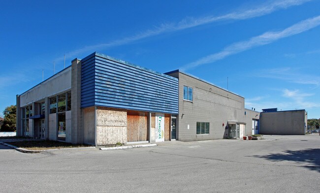 Plus de détails pour 4121 Kingston Rd, Toronto, ON - Commerce de détail à vendre