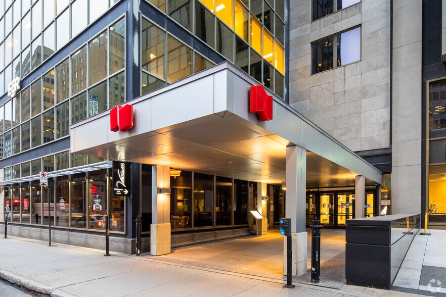 690-700 Boul René-Lévesque O, Montréal, QC à louer - Photo du bâtiment - Image 3 de 3