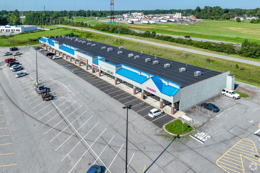 200 Market Dr, Emporia, VA for lease - Building Photo - Image 2 of 22