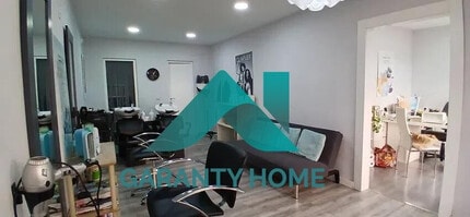 Retail in Cáceres, Cáceres for lease Interior Photo- Image 2 of 4