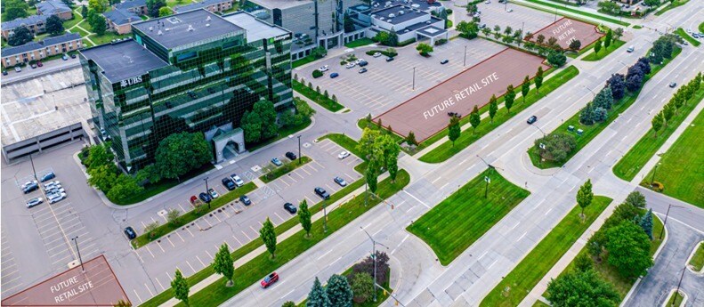 2401 W Big Beaver Rd, Troy, MI à louer - Photo du bâtiment - Image 3 de 4