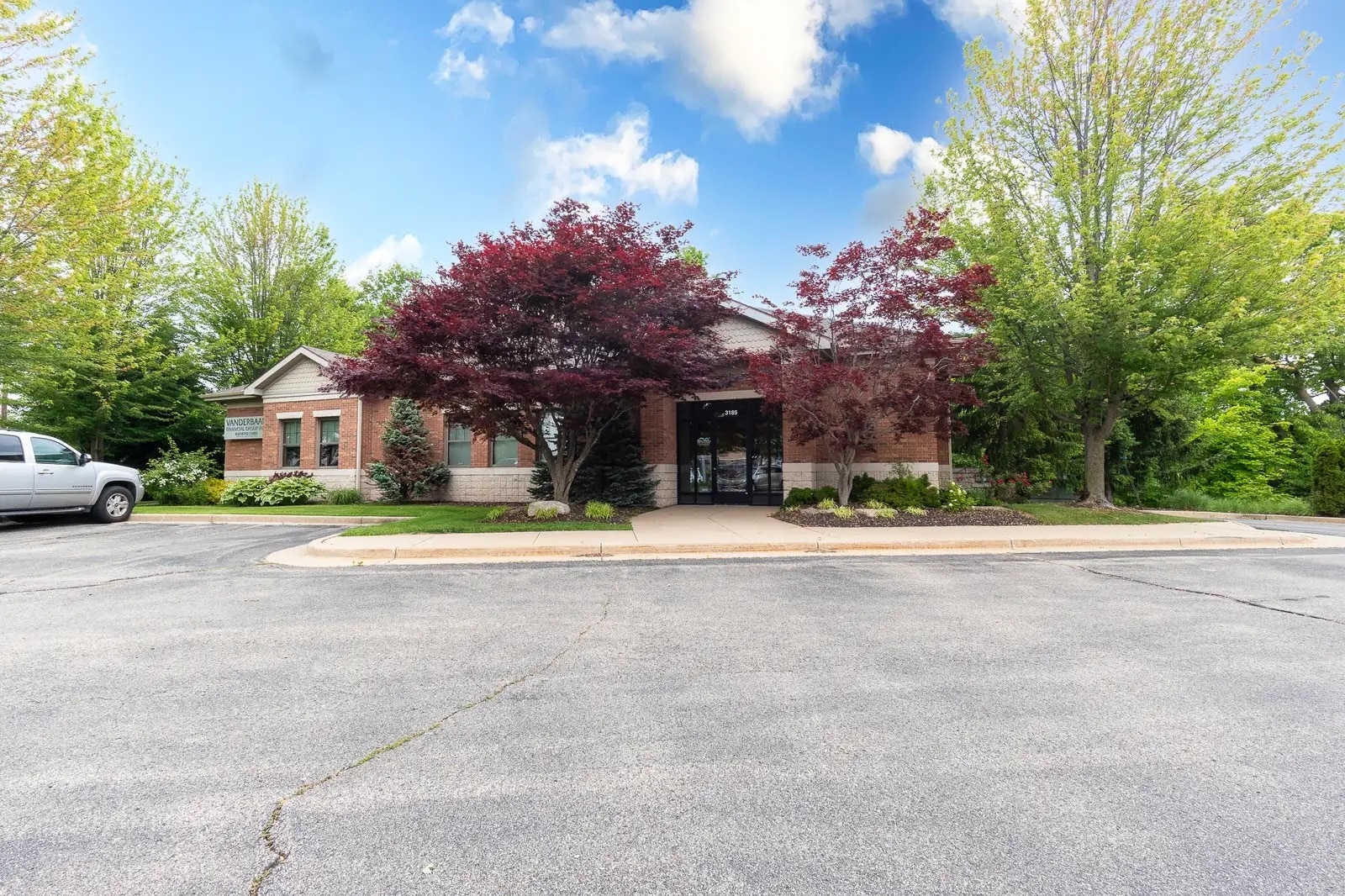 3185 Corporate Grove Dr, Hudsonville, MI for lease Interior Photo- Image 1 of 9