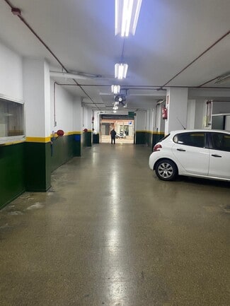 Plus de détails pour Multi-résidentiel à vendre