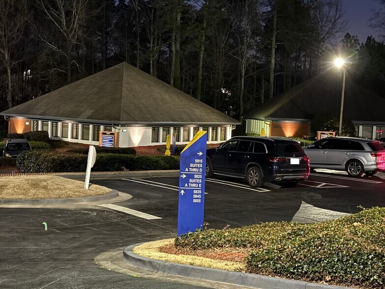 5815 Live Oak Pky, Norcross, GA à louer - Photo principale - Image 3 de 5