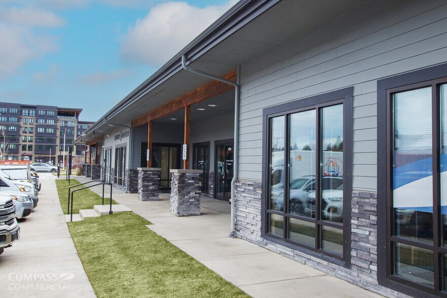 155 SW Century Dr, Bend, OR à louer - Photo du bâtiment - Image 2 de 4