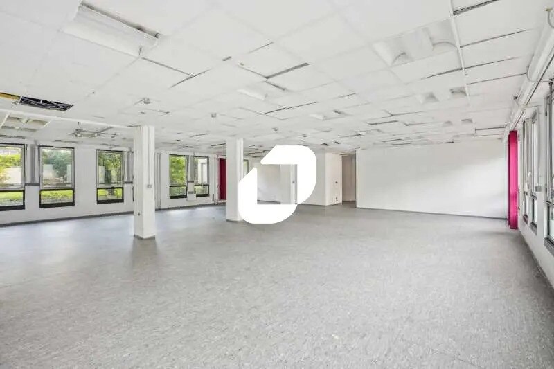 Office in Courbevoie for lease - Interior Photo - Image 2 of 11