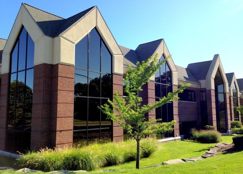 41800 W 11 Mile Rd, Novi, MI for sale - Building Photo - Image 3 of 7