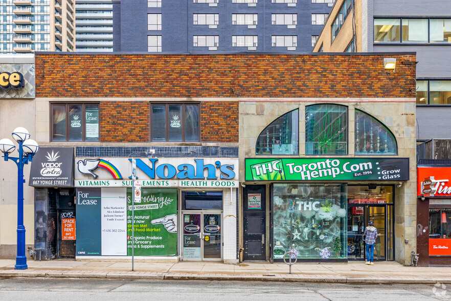 665-667 Yonge St, Toronto, ON for lease - Building Photo - Image 2 of 2