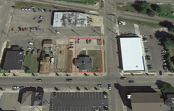 327 E 3rd St, Uhrichsville, OH - AÉRIEN Vue de la carte