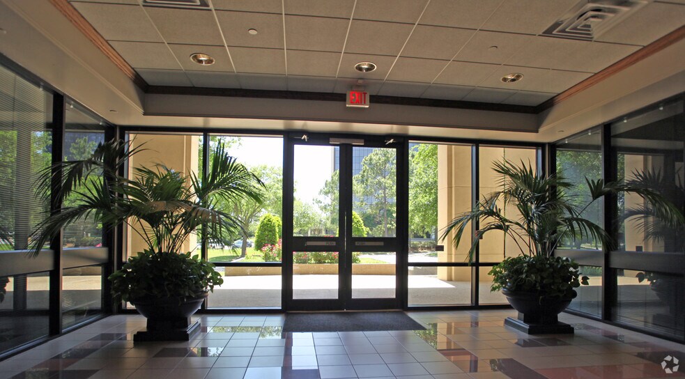 8545 United Plaza Blvd, Baton Rouge, LA à louer - Photo du bâtiment - Image 2 de 18
