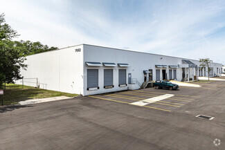 Plus de détails pour 7662 Philips Hwy, Jacksonville, FL - Industriel à louer