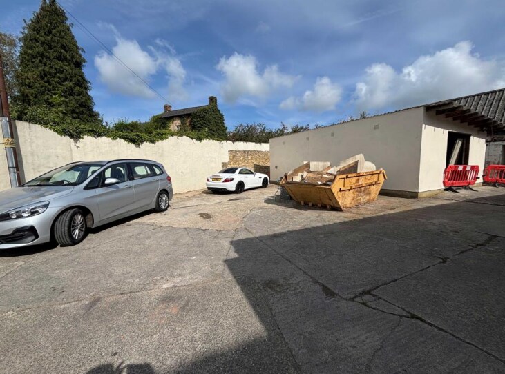 200 Westward Rd, Stroud à louer - Photo du bâtiment - Image 2 de 2