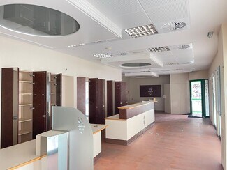 Plus de détails pour Multi-résidentiel à vendre