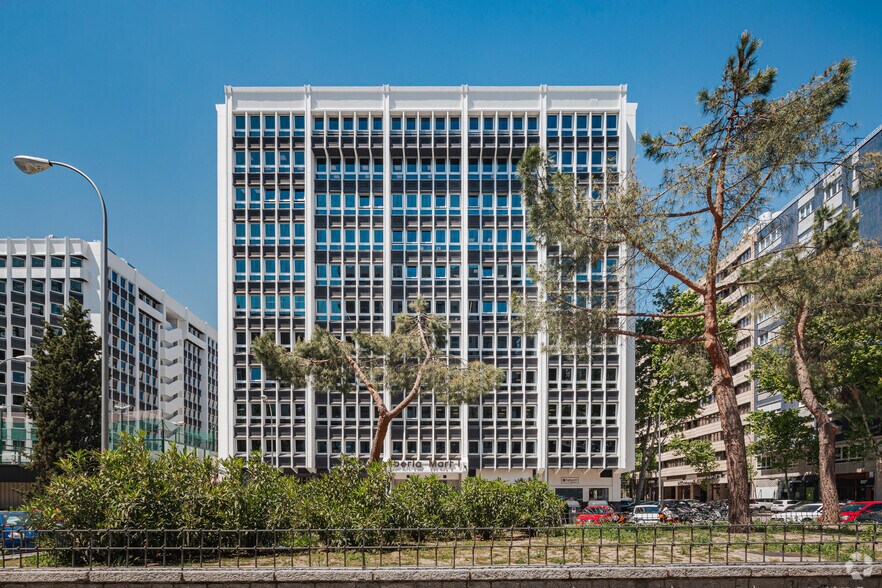 Calle Orense, 34, Madrid, Madrid à louer - Photo du bâtiment - Image 2 de 10