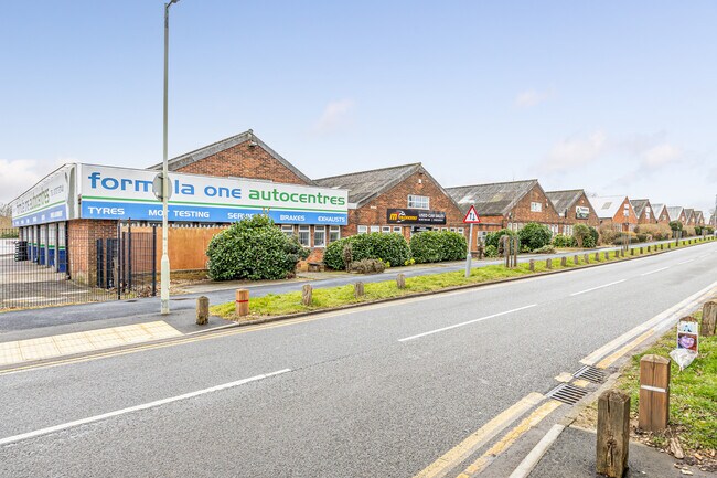 More details for 9-25 South Mundells, Welwyn Garden City - Industrial for Lease