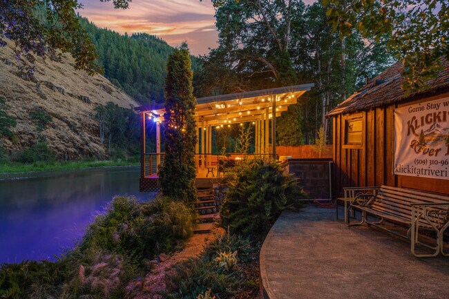Plus de détails pour 218 2nd St, Klickitat, WA - Services hôteliers à vendre